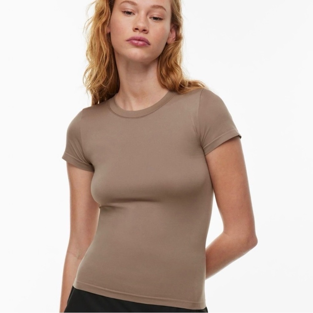 Aritzia Sunday Best Smooth Willow Sinch Seamless T-shirt